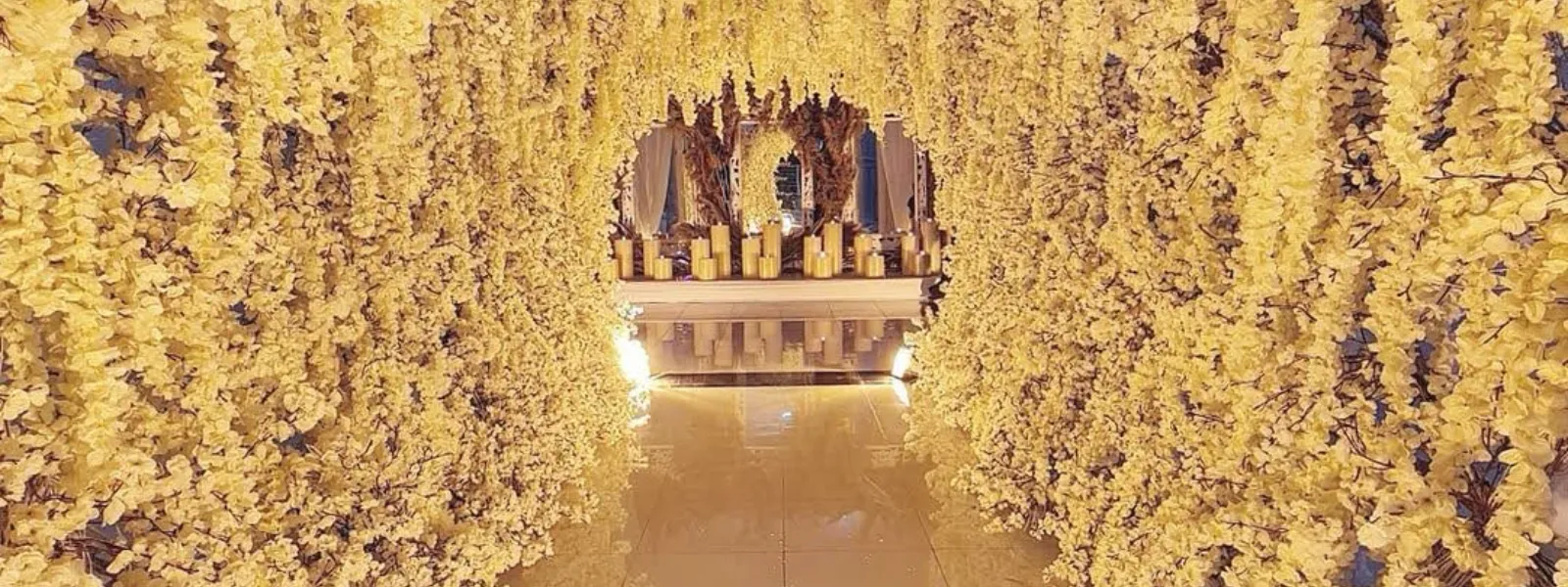 Pasillo floral para boda